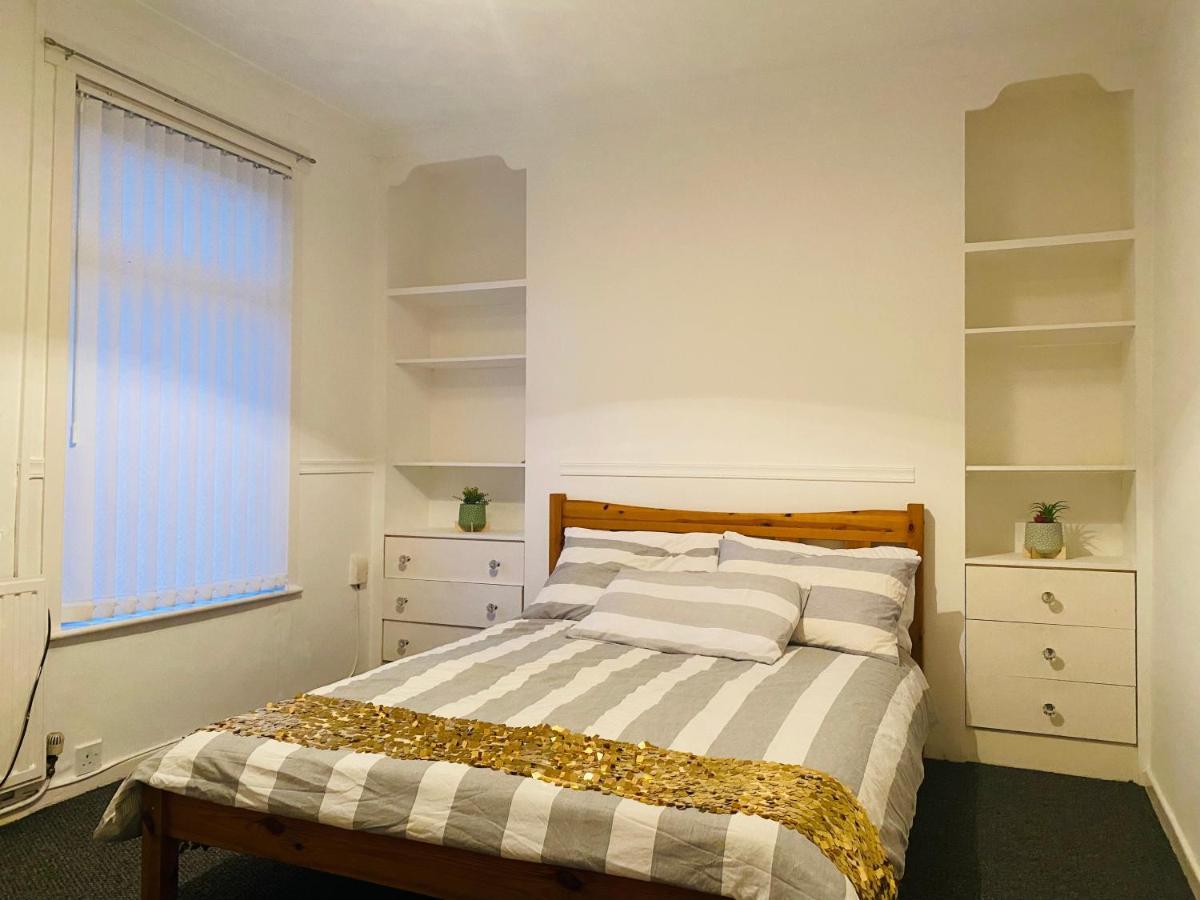 Entire 3 Bedroom House- Free Parking Λίβερπουλ Εξωτερικό φωτογραφία