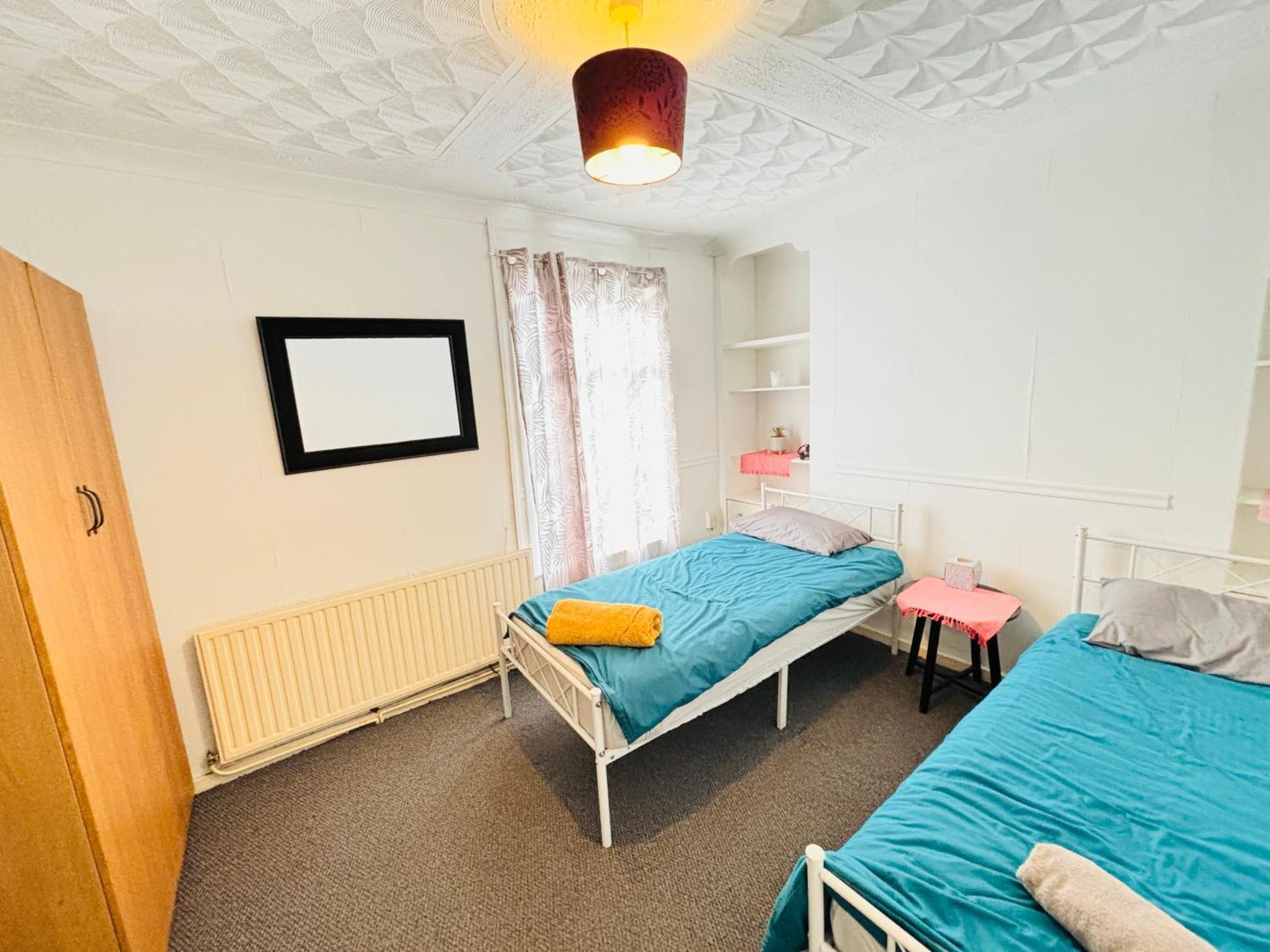 Entire 3 Bedroom House- Free Parking Λίβερπουλ Εξωτερικό φωτογραφία